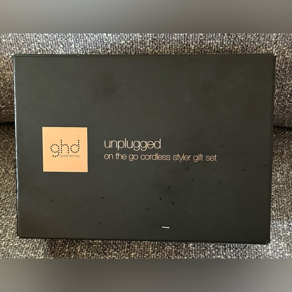 EUC ghd Unplugged On The Go Cordless Styler Gift Set - Picture 3 of 16